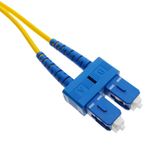 Cable de fibra óptica SC/PC a SC/APC monomodo duplex 9/125 de 3 m OS2 - FK01400 - 03