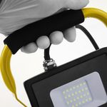 Foco de LED IP65 portable 20W 220V 6500K con Soporte - LL04700 - 05